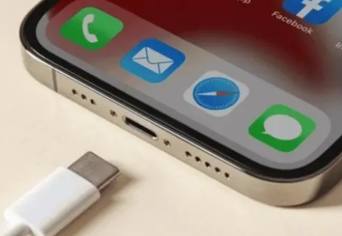 南城苹果15维修分享iPhone15改USB-C接口后能和安卓用户互借充电器吗 
